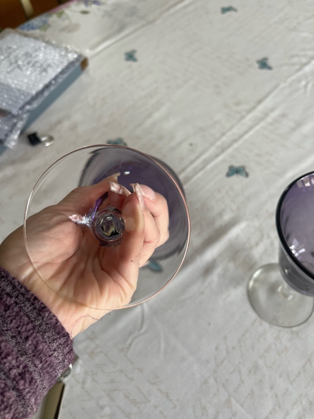 Pair of Purple Stemmed Wine Glasses - Picture 4 of 4